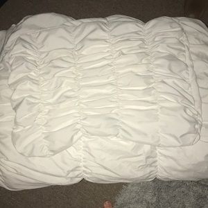 TWIN XL COMFORTER